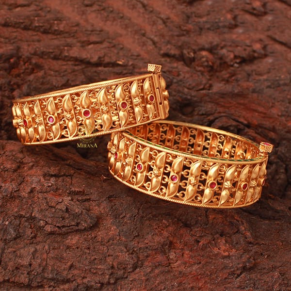 Sashi Antique Designer Bangles