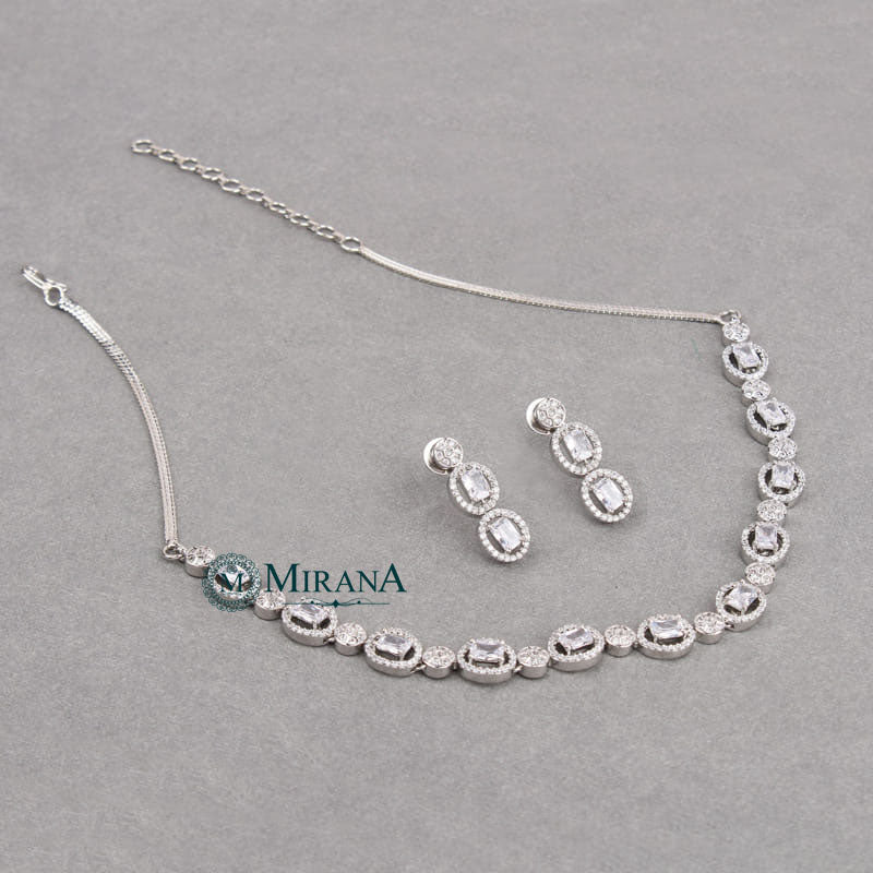Eva Sleek Necklace Set