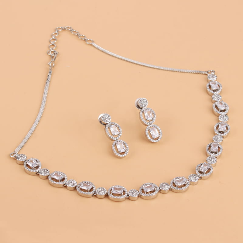 Eva Sleek Necklace Set