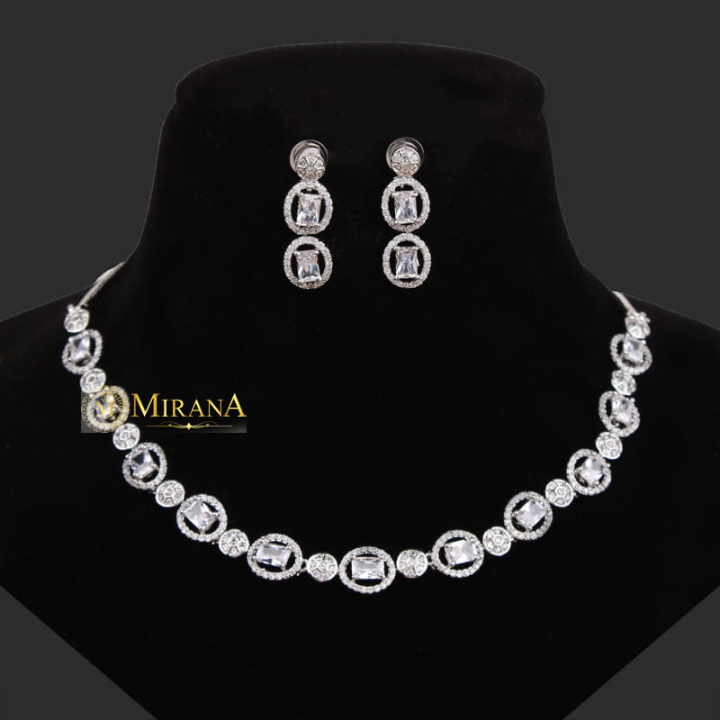 Eva Sleek Necklace Set