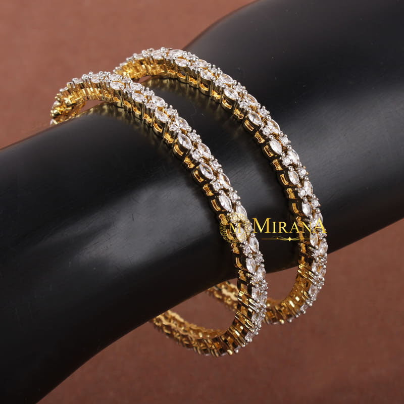 MJBG21B044-3-Naisha-Sleek-Designer-Bangles-Gold-look-16.jpg