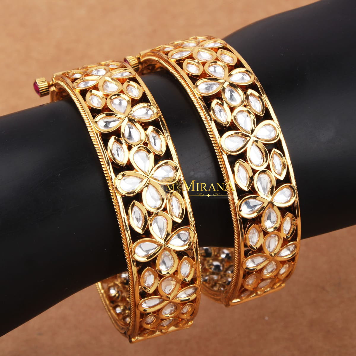 MJBK21K039-1-Royal-Look-Kundan-Bangles-Gold-Look-11.jpg