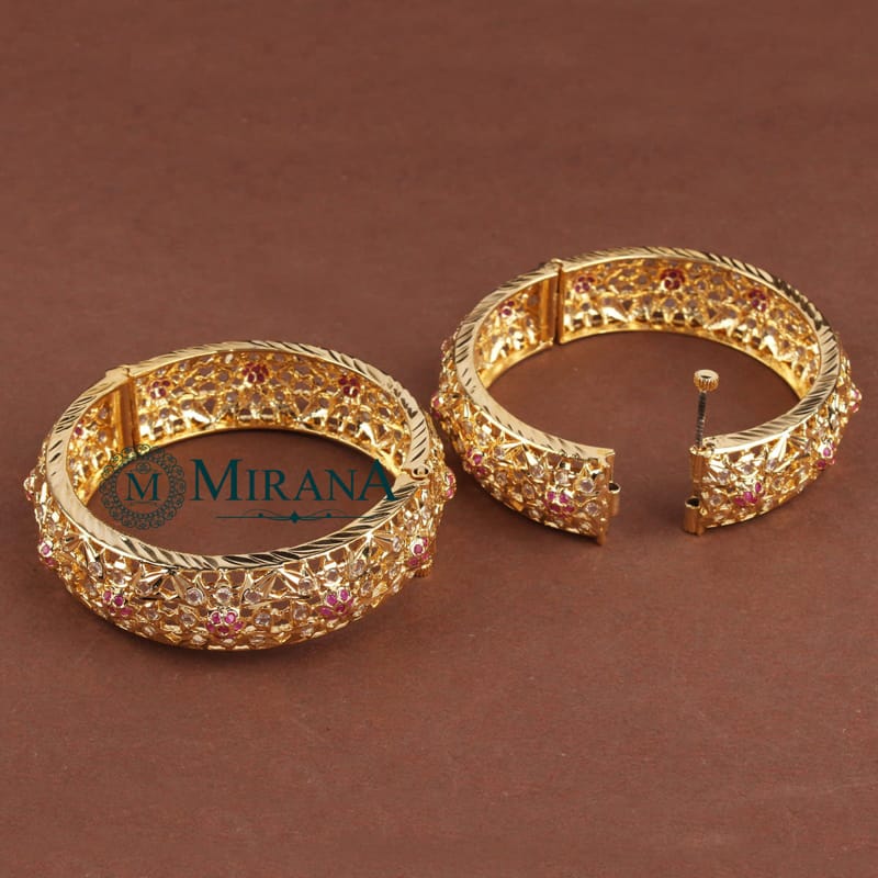 Yashika Ruby Colored Rajwadi Bangles