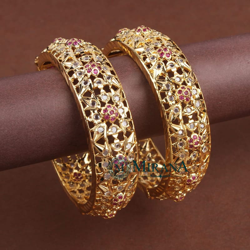 MJBK21K054-1-Yashika-Ruby-Colored-Rajwadi-Bangles-Gold-Look-5.jpg