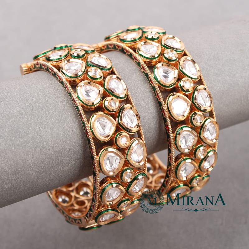 MJBK21K086-1-Nandita-Polki-Bangles-Gold-Look-5.jpg September 6, 2022
