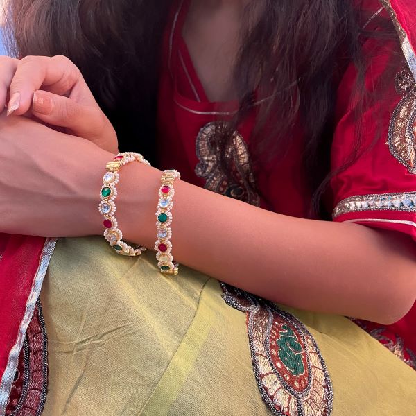 Aruna Ruby Green Paachi Kundan Bangles