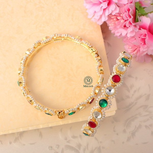 Aruna Ruby Green Paachi Kundan Bangles