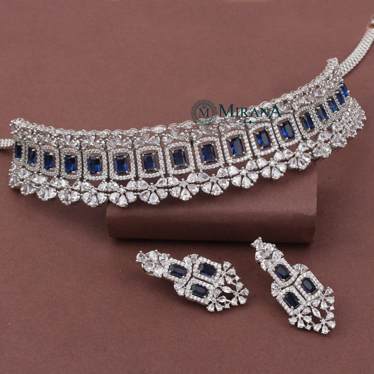 Beautiful Blue Colored Sleek Choker Set