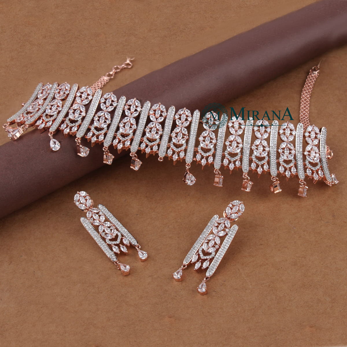 MJCK21C138-1-Veronica-Designer-Choker-Set-Rose-Gold-Look-1.jpg