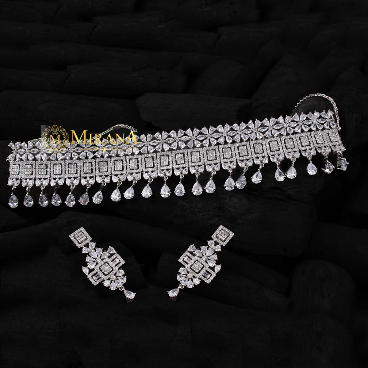 MJCK21C147-2-Shivina-Pretty-Look-Choker-Set-Silver-Look-4.jpg