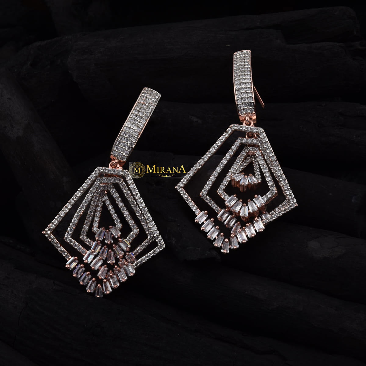 MJER21E097-1-Geometric-Stepped-Earrings-Rose-Gold-Look-3-1.jpg August 15, 2022