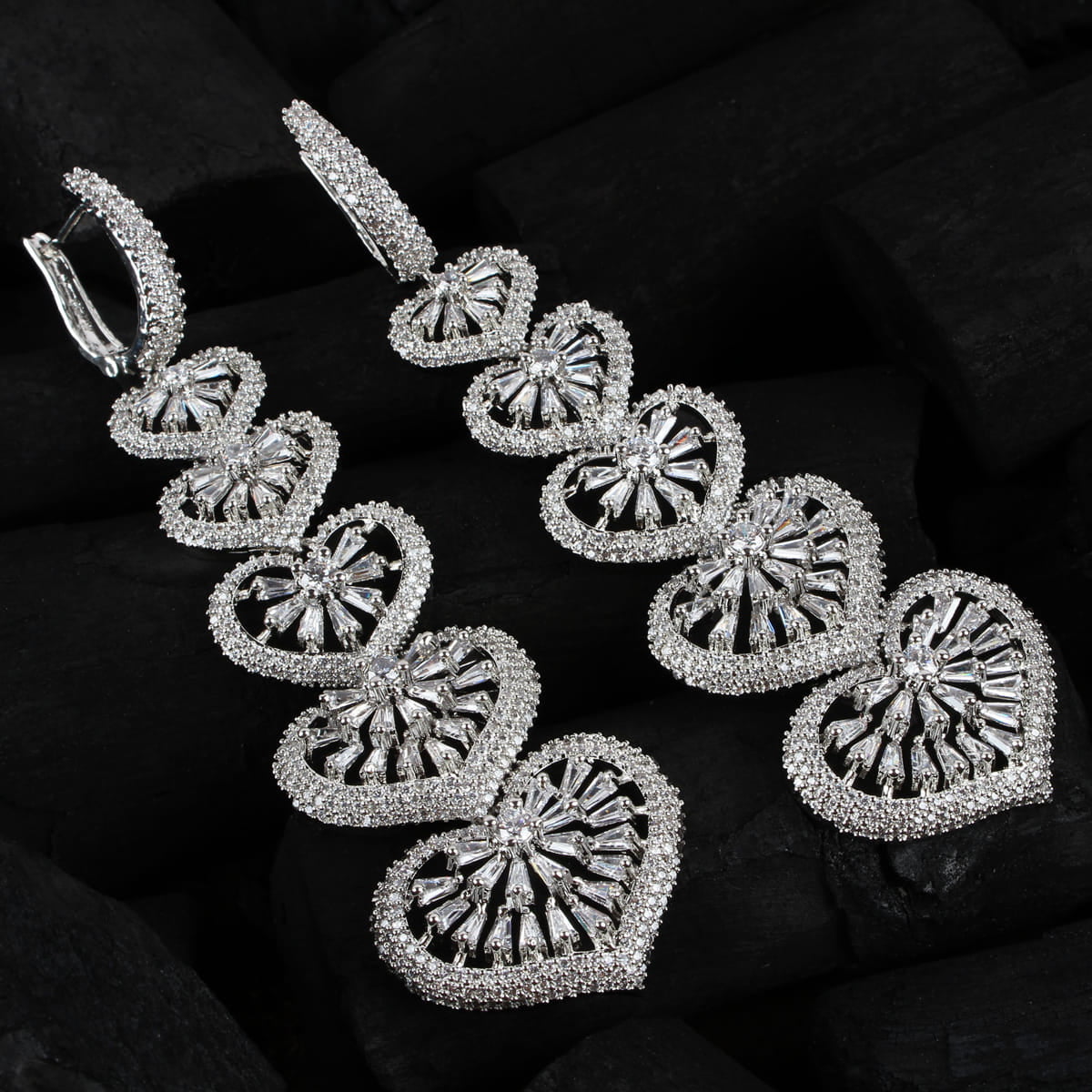 MJER21E137-2-Five-Heart-Hangings-Silver-Look-7.jpg