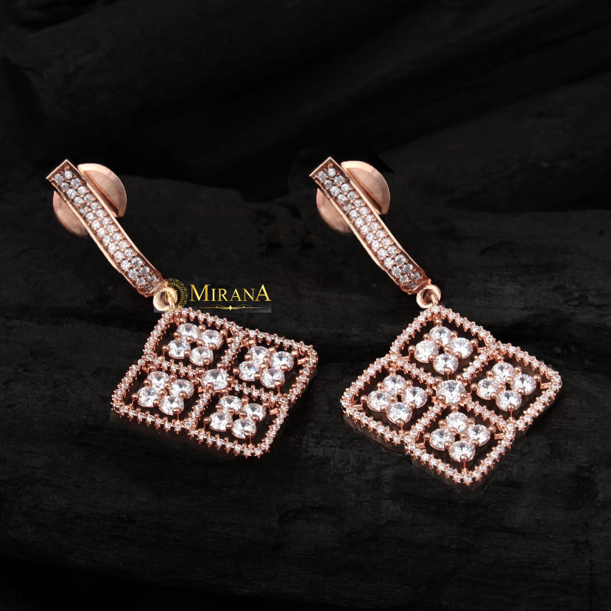 MJER21E268-1-Elisse-Hanging-Earrings-Rose-Gold-Look-5.jpg