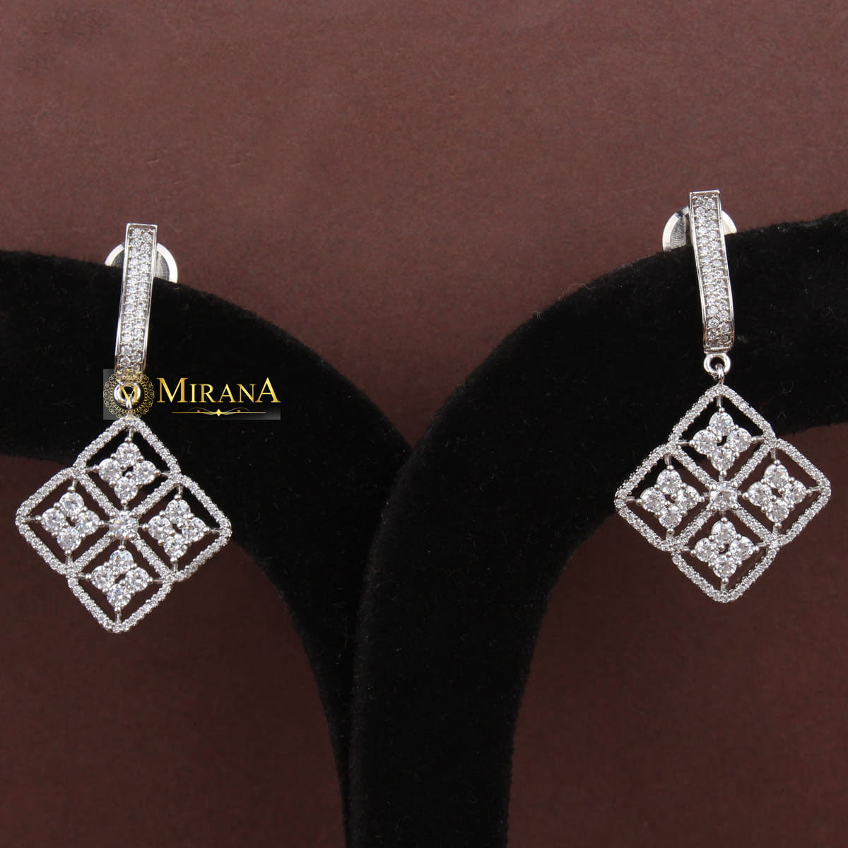 MJER21E268-2-Elisse-Hanging-Earrings-Silver-Look-3.jpg