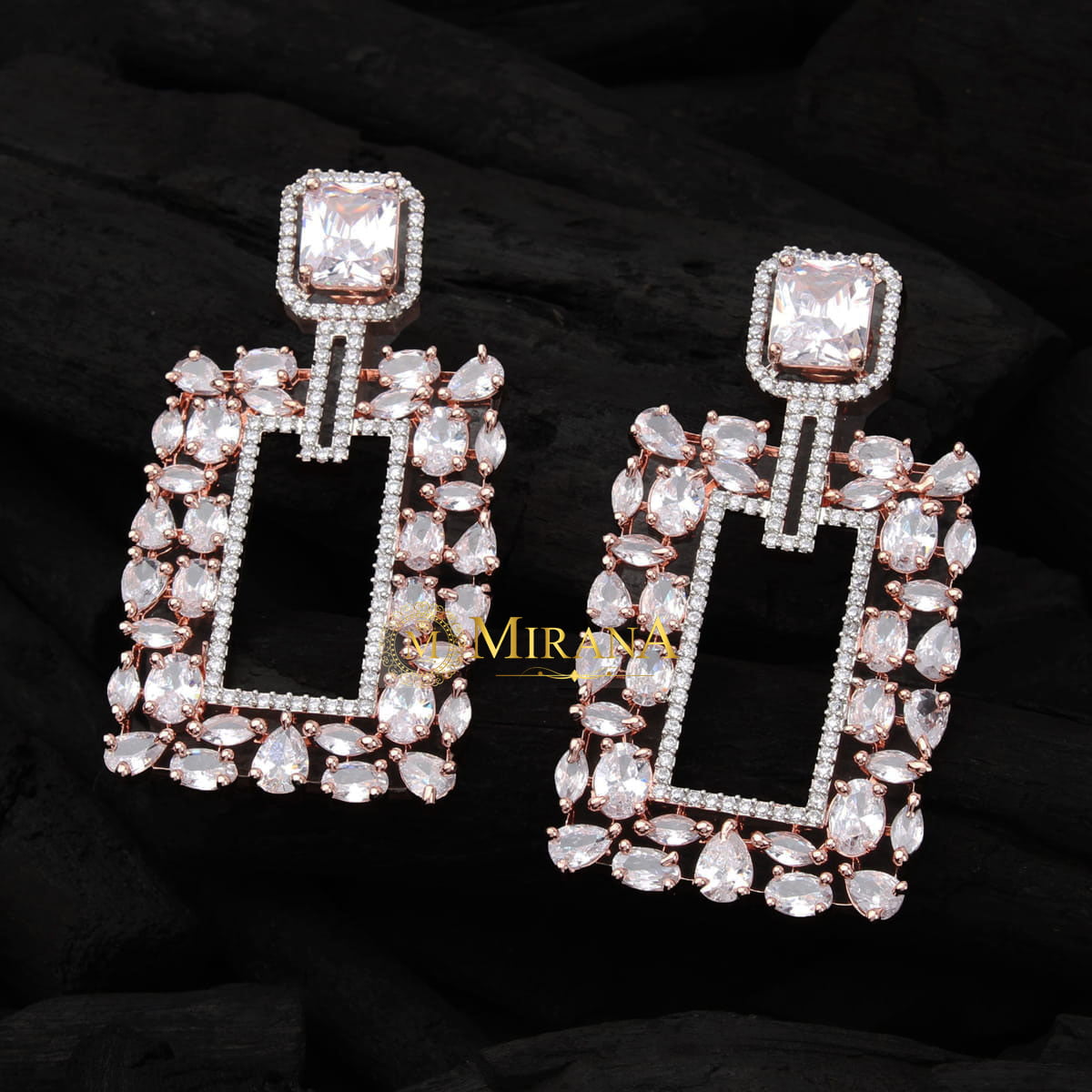 MJER21E271-1-Jacqueline-Trendy-Earrings-Rose-Gold-Look-3.jpg