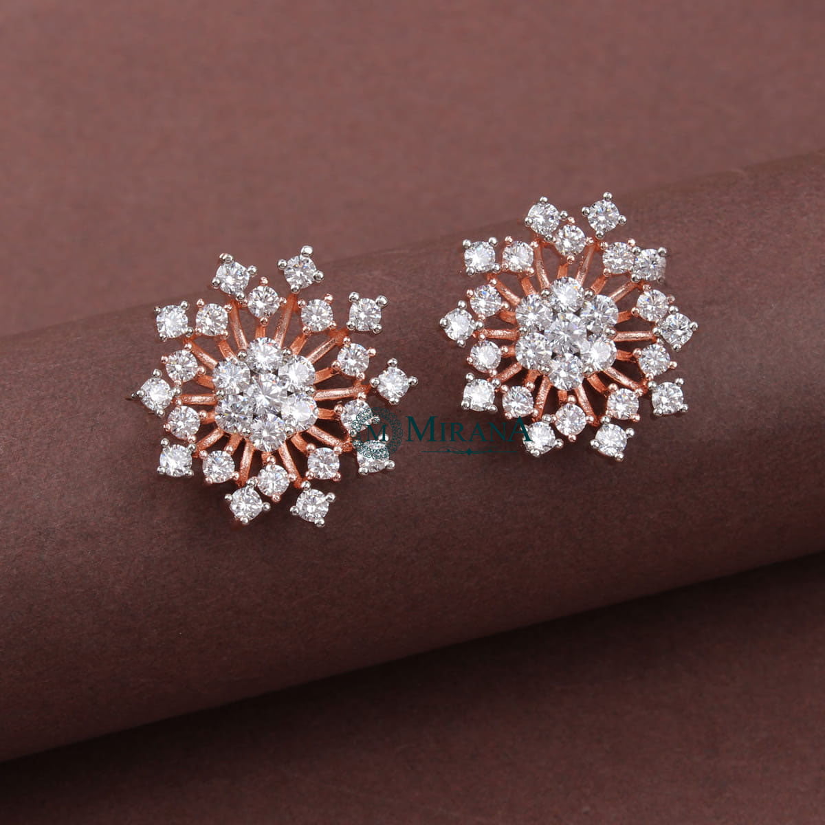 MJER21E284-1-Glory-Star-Studs-Rose-Gold-Look-3.jpg