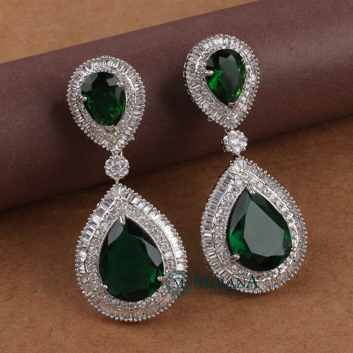 MJER21E319-3-Steffi-Colored-Earrings-Silver-Green-Colored-Look-4.jpg