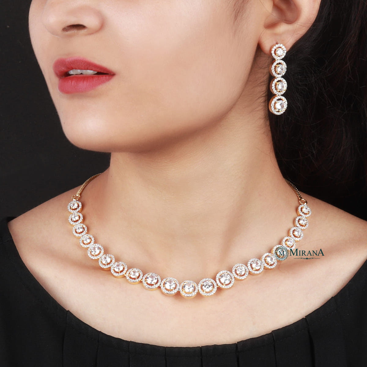 Solitaire Round Shaped Necklace Set