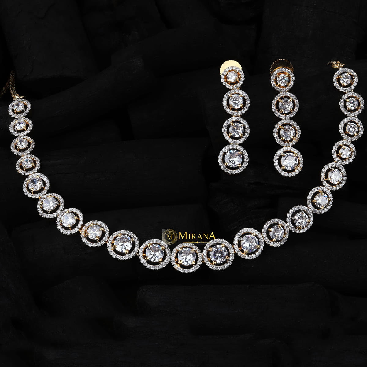 Solitaire Round Shaped Necklace Set