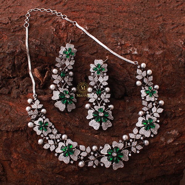 Daisy Emerald Green Pearl Fusion Necklace Set