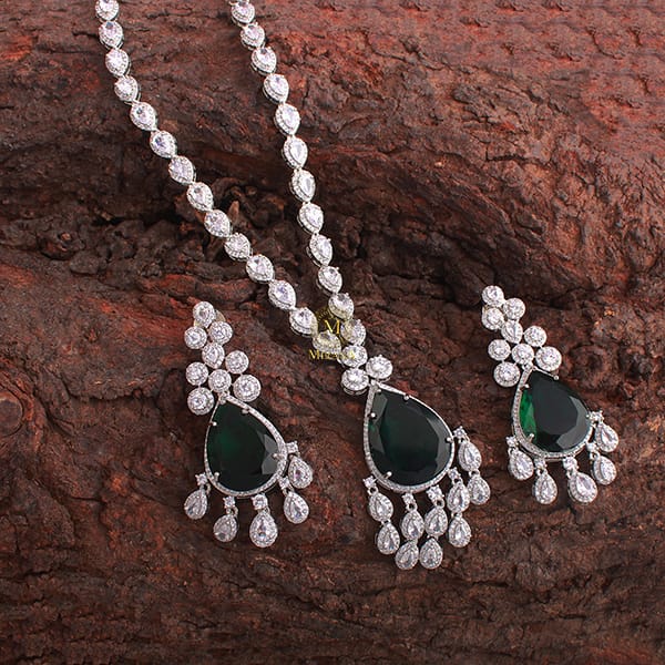 Nio Emerald Green Designer Necklace Set