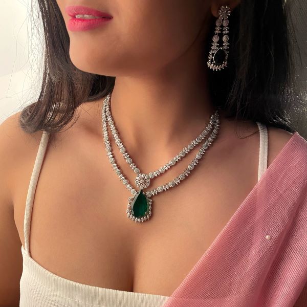 Lovey Emerald Green Layered Necklace Set