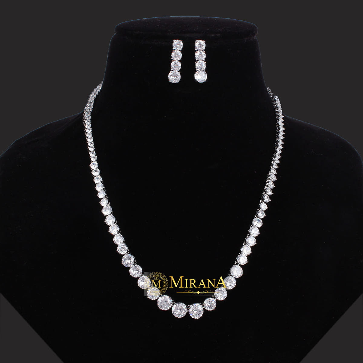 Amey Solitaire Single Line Necklace Set