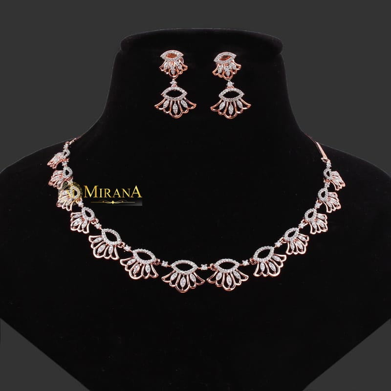 Hillary Crown Necklace Set