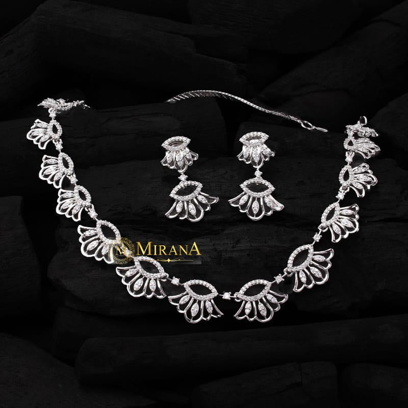 Hillary Crown Necklace Set