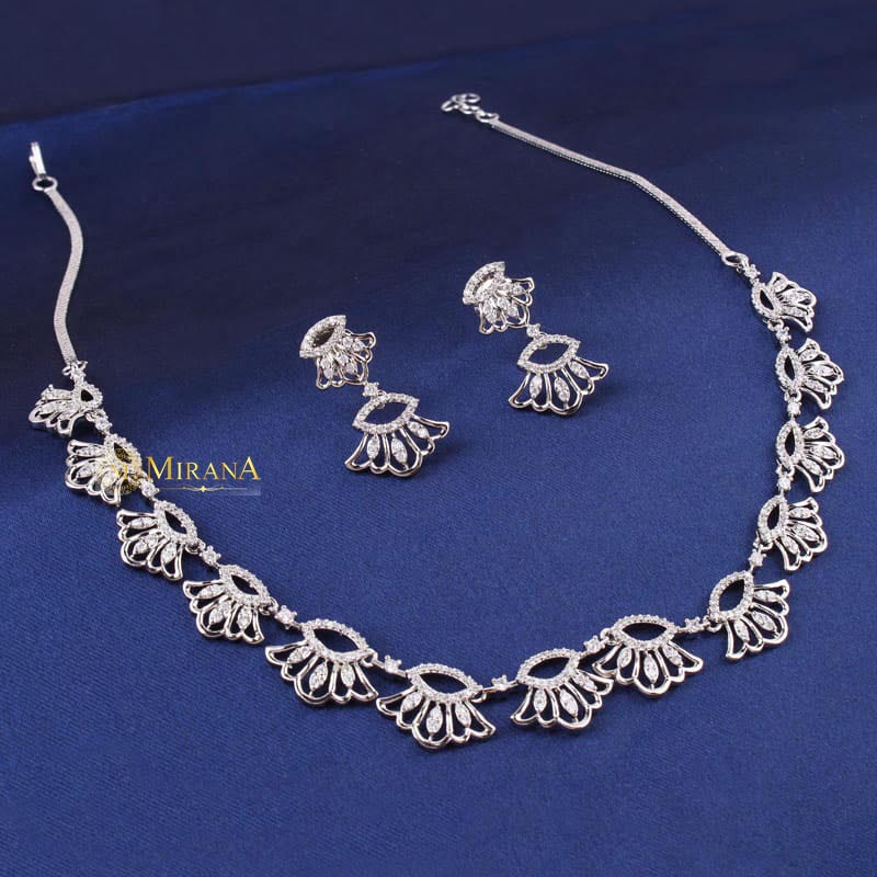 Hillary Crown Necklace Set