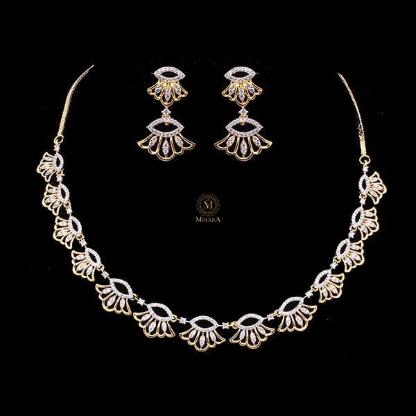 Hillary Crown Necklace Set