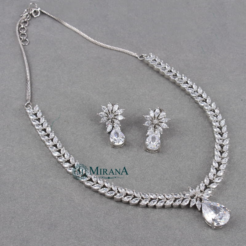 Diana V Line Necklace Set