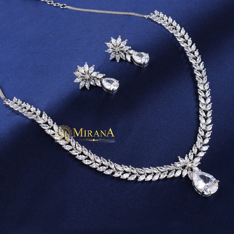 Diana V Line Necklace Set