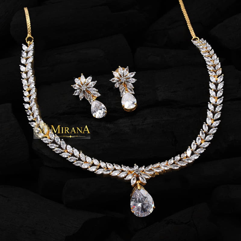 Diana V Line Necklace Set