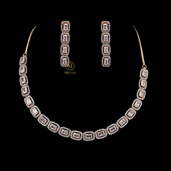 Zuri Sleek Necklace Set