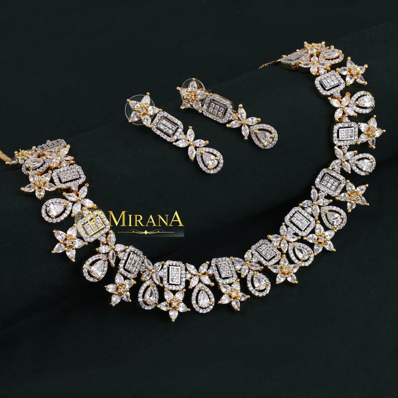 MJNK21N379-2-Aurora-Designer-Necklace-Set-Gold-Look-2.jpg