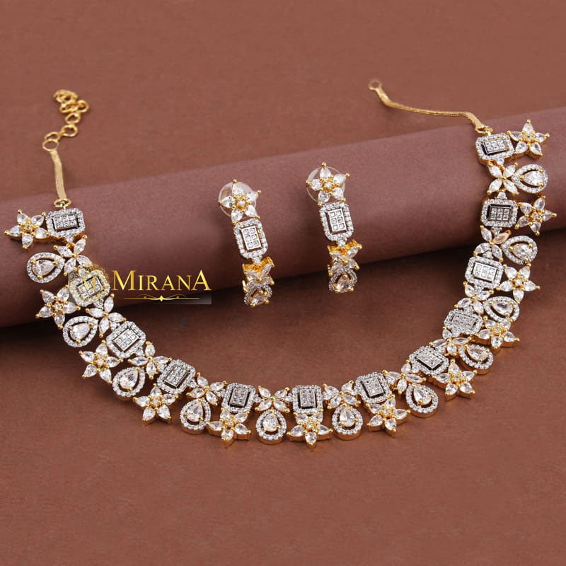 MJNK21N379-2-Aurora-Designer-Necklace-Set-Gold-Look-3.jpg