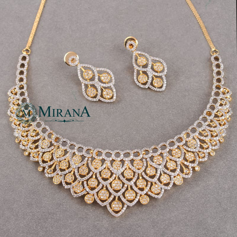 MJNK21N430-3-Amara-Embossed-Designer-Necklace-Set-Gold-Look-24.jpg