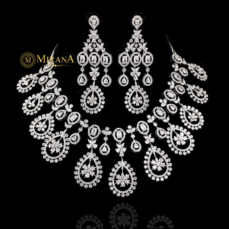 Olay Drop Petal Designer Necklace Set