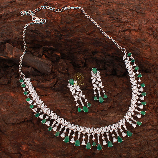 Quesha 925 Pure Silver Emerald Green Necklace Set