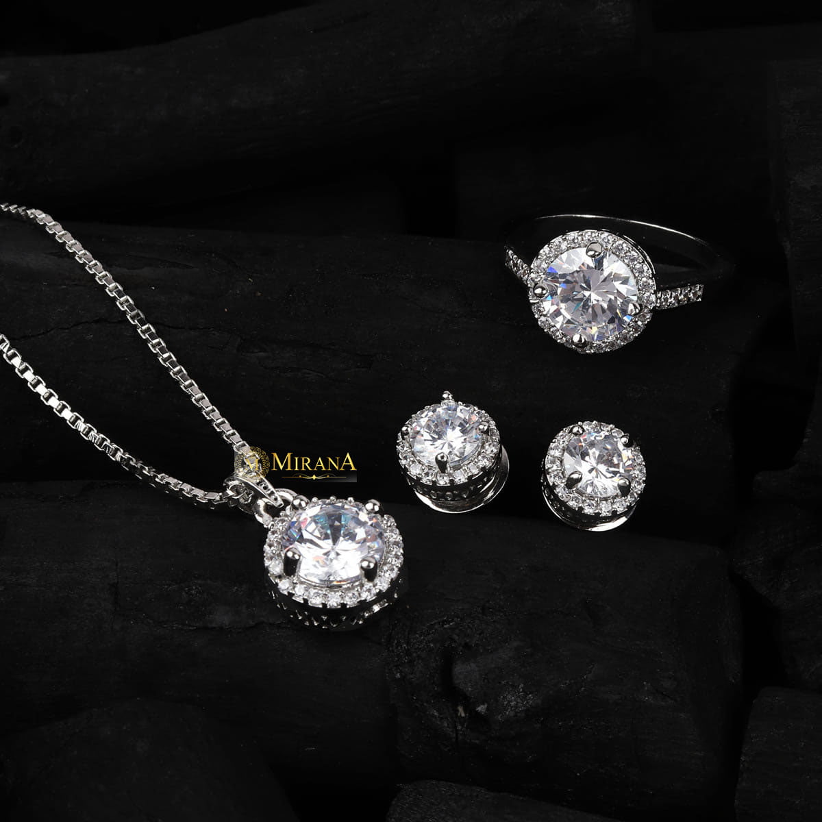 Solitaire Round Pendant Set With Ring