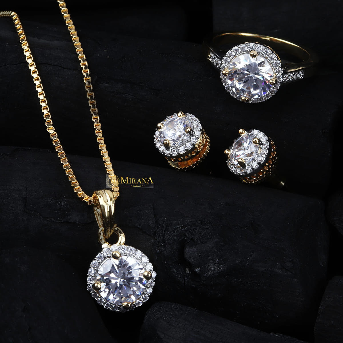 Solitaire Round Pendant Set With Ring