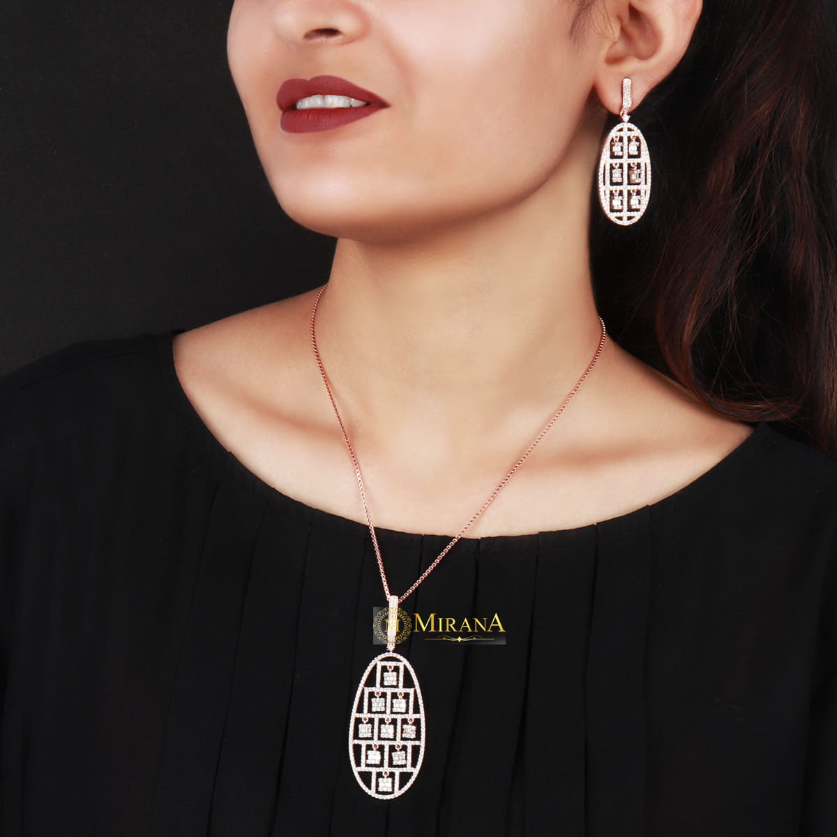 MJPD21P013-1-Oval-Shaped-Pendant-Set-Rose-Gold-Look-4.jpg