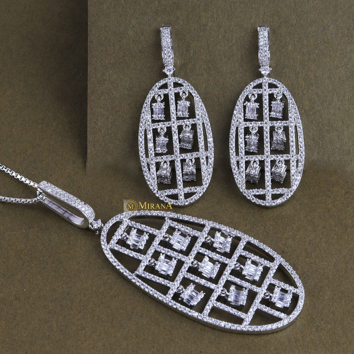 MJPD21P013-2-Oval-Shaped-Pendant-Set-Silver-Look-2.jpg