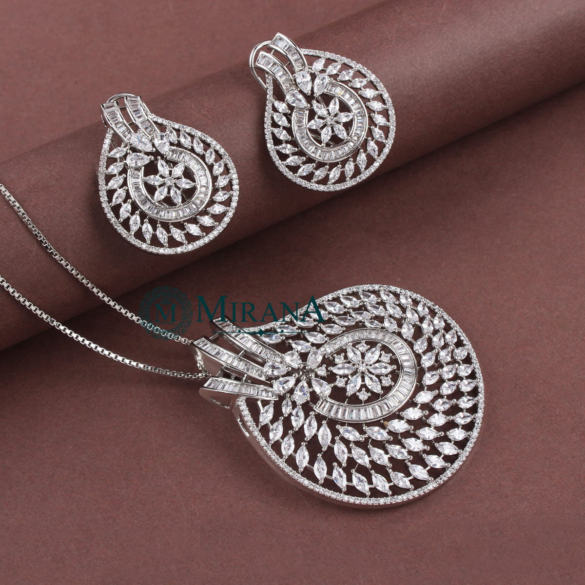 Haylen Designer Pendant Set