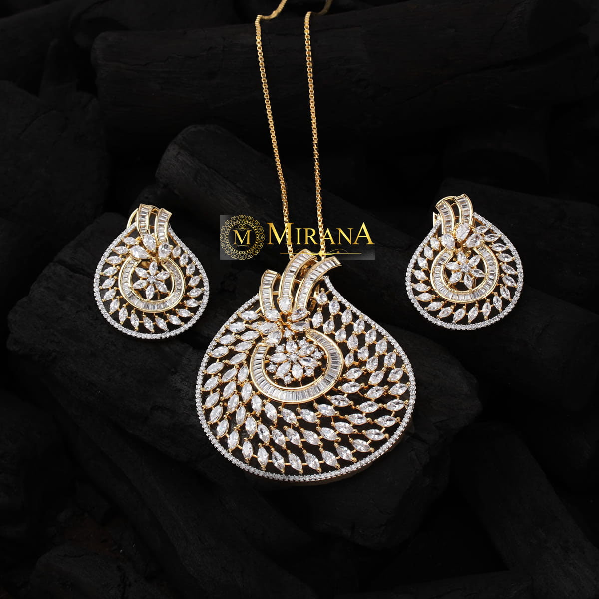 Haylen Designer Pendant Set