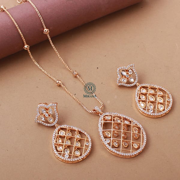 Eesha Polki Designer Pendant Set