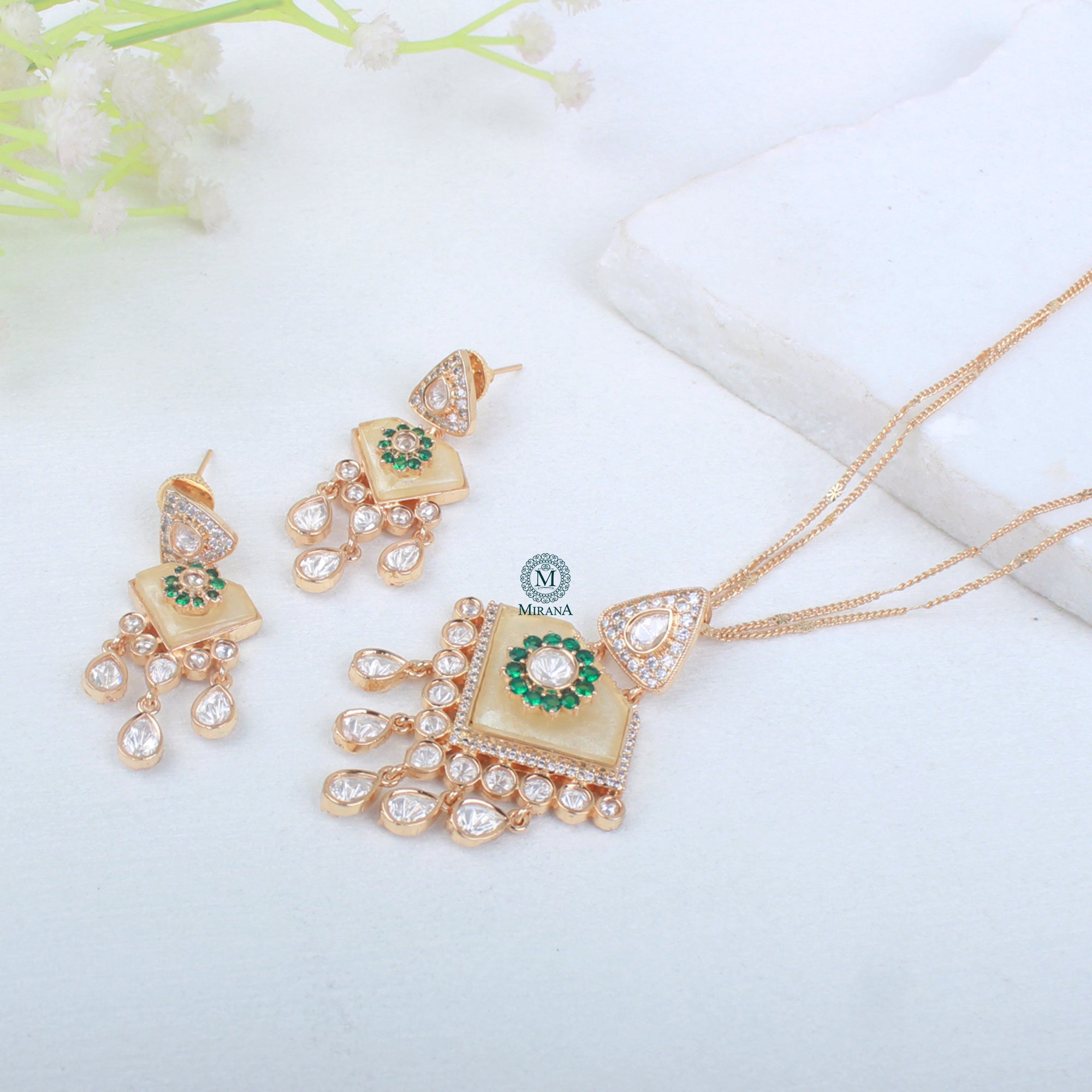 Jaina MOP Polki Pendant Set