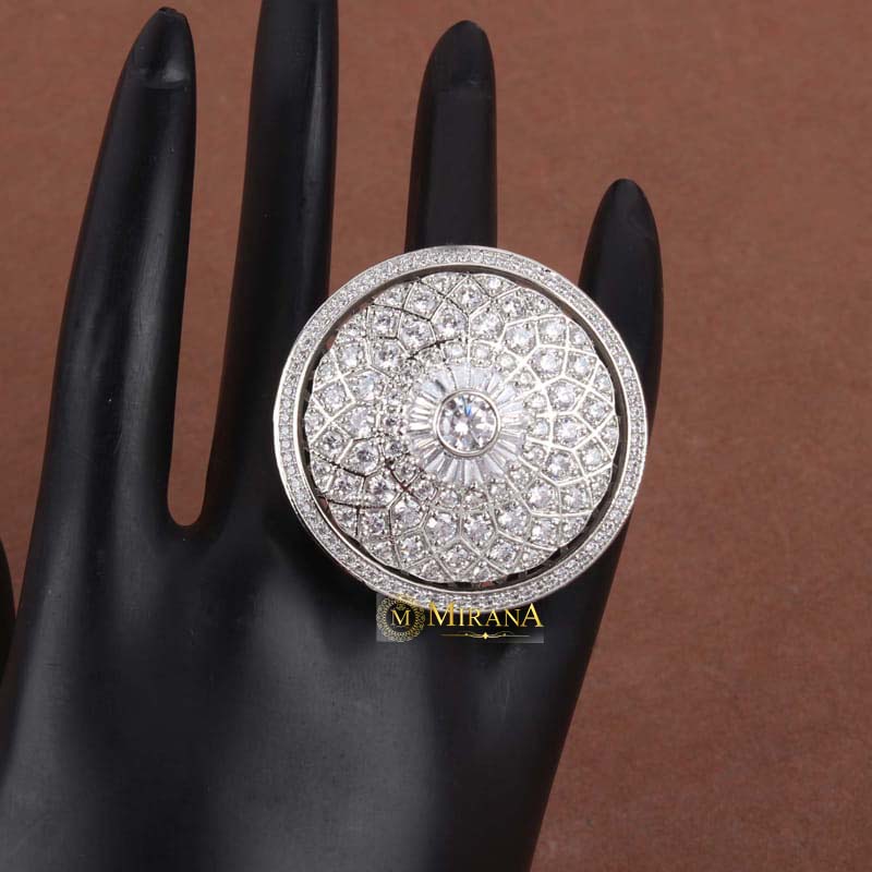 Elegant Round Revolving Ring