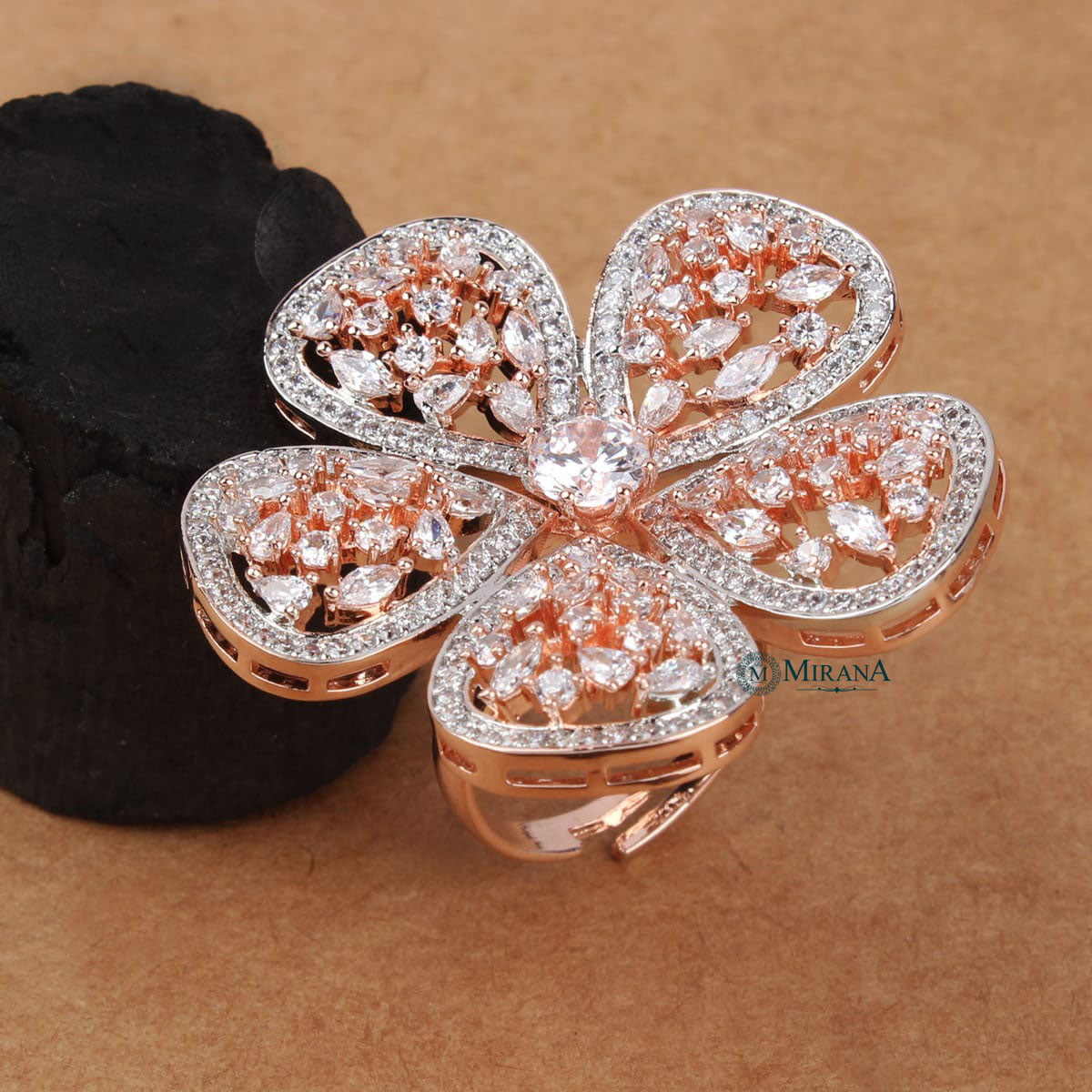 MJRG21R064-1-Exclusive-Flower-Ring-Rose-Gold-Look-3.jpg